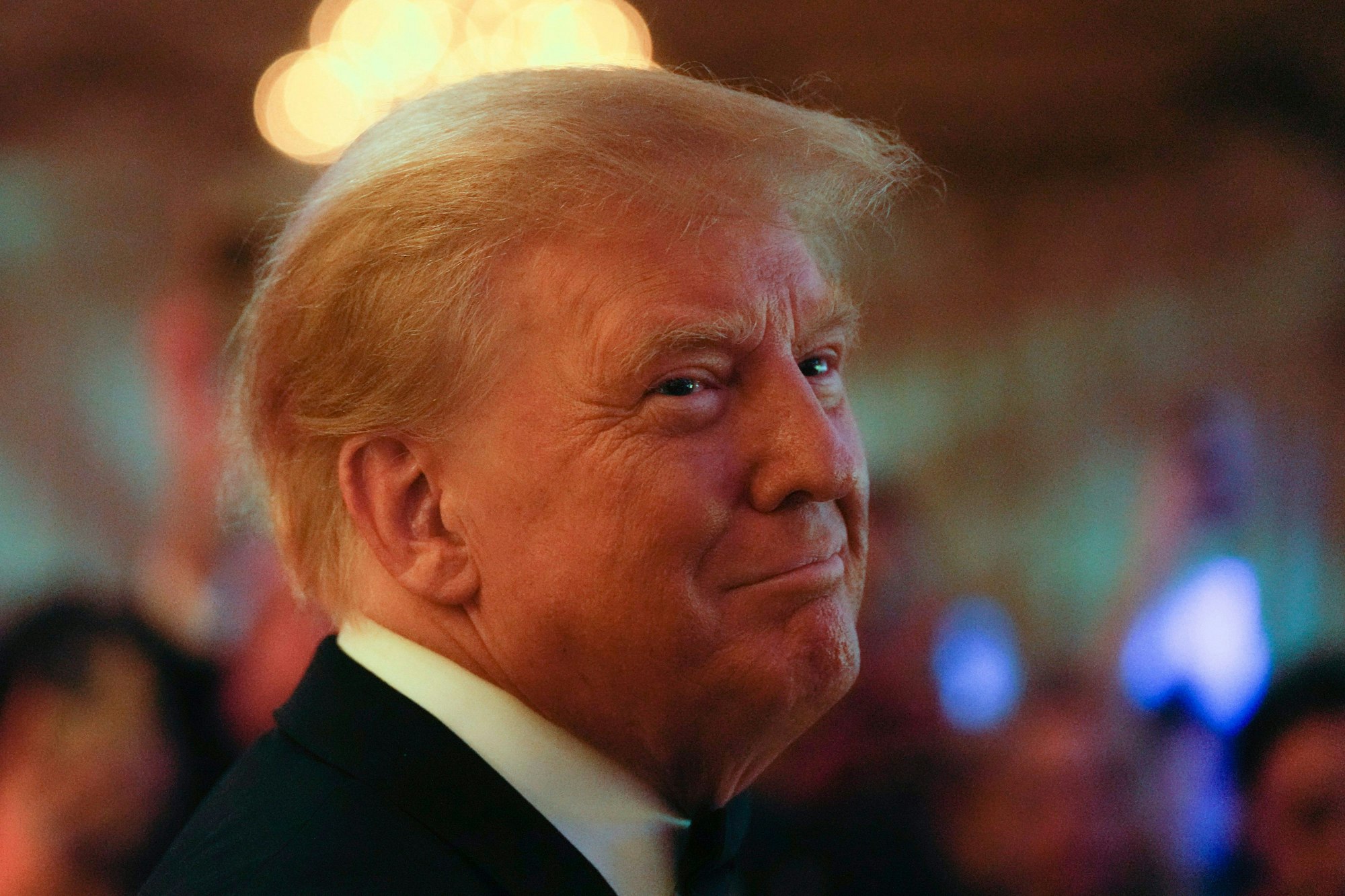 Donald Trump lächelt bei einem Event in Mar-a-Lago.