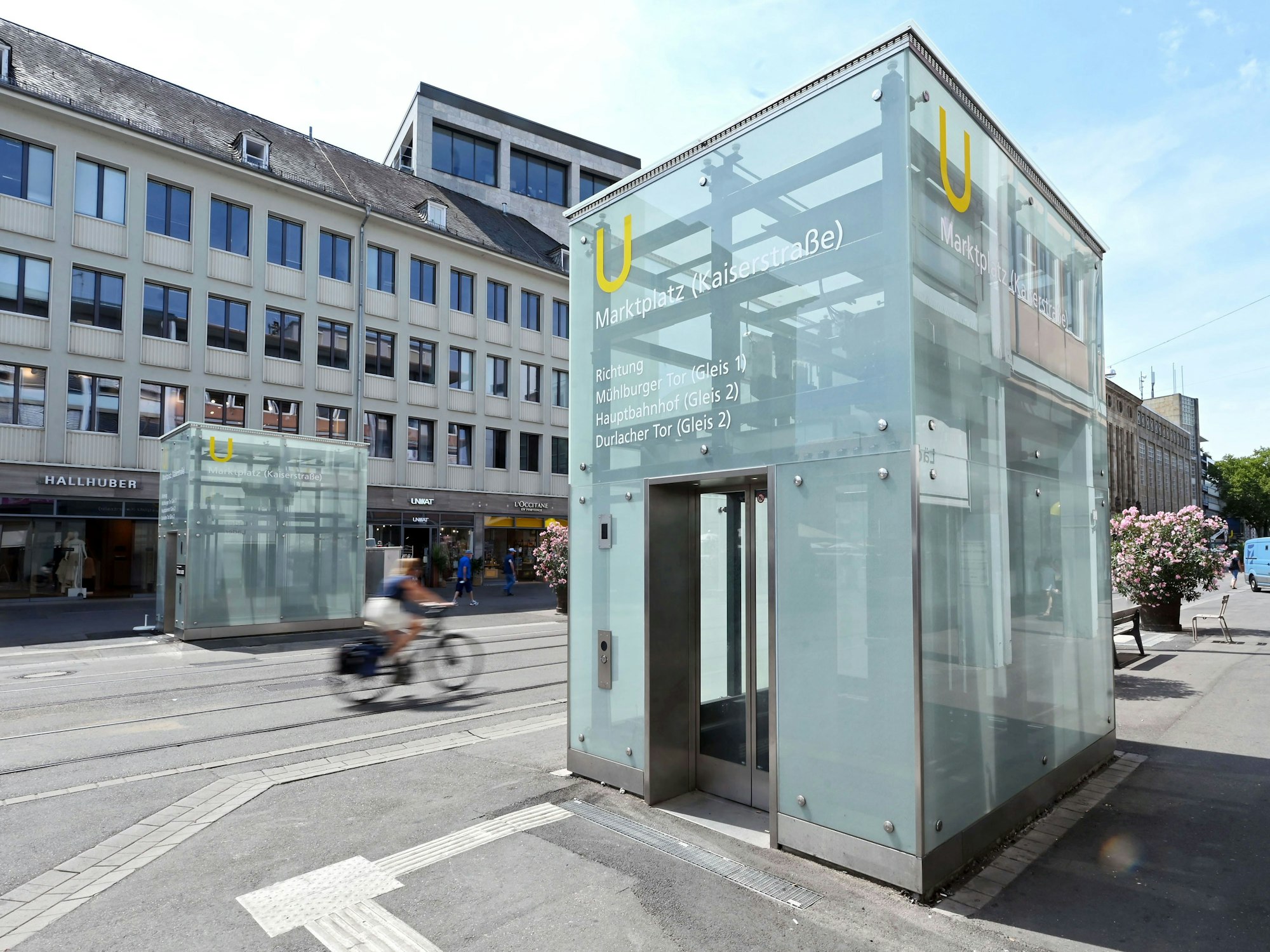 Eine Aufzuganlage der Karlsruher U-Bahn, aufgenommen beim Marktplatz.