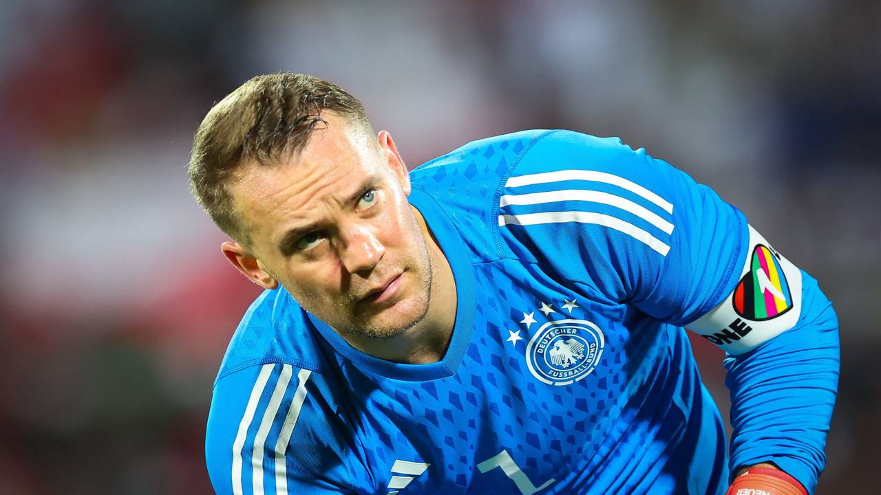 Deutschlands Torhüter und Kapitän Manuel Neuer trägt die Kapitänsbinde mit der Aufschrift „One Love“