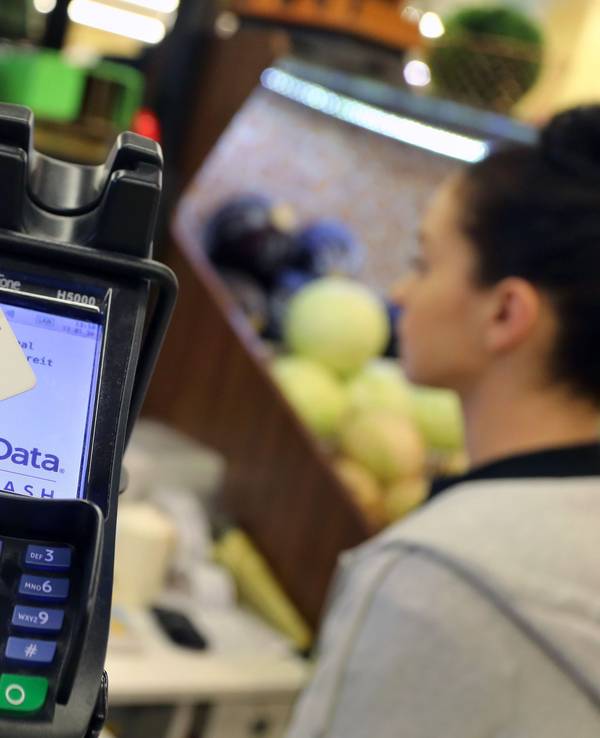 Beim Bezahlen traute die Kundin bei einem Einkauf bei Aldi Süd ihren Augen nicht. Hier ein Foto von einem Bezahl-Terminal im Supermarkt.