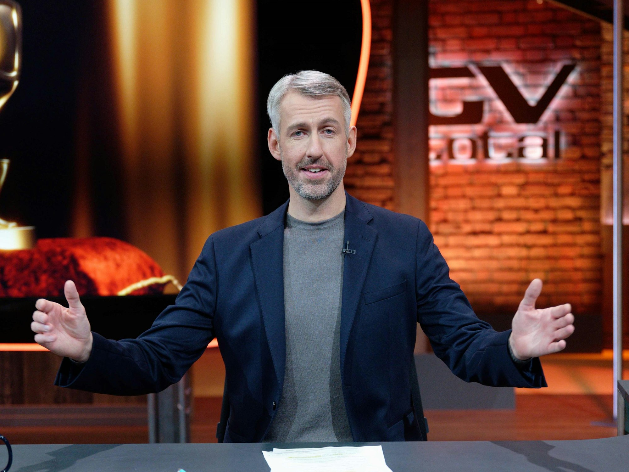 Der Entertainer Sebastian Pufpaff moderiert „TV Total“ seit dem Comeback im November 2021.