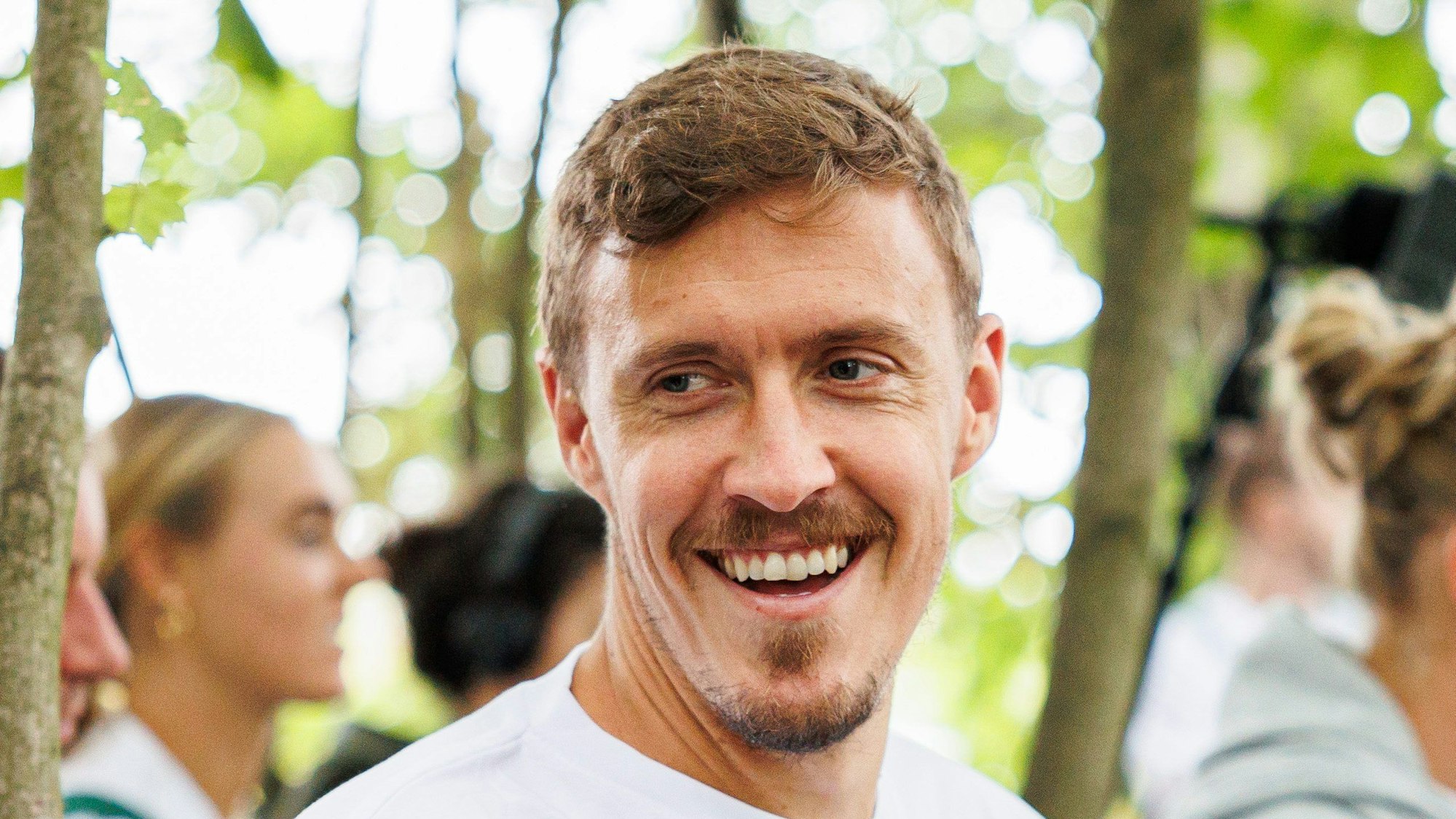 Fußball-Profi Max Kruse lacht.