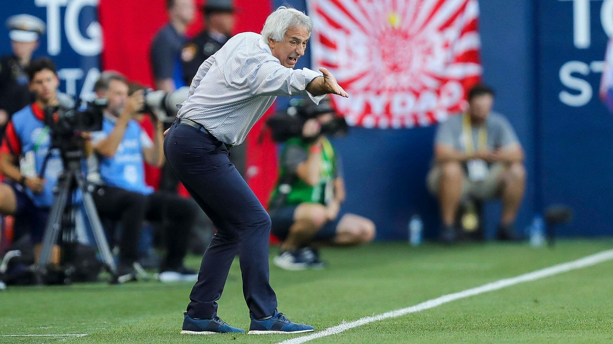 Vahid Halilhodzic gestikuliert wild beim Länderspiel von Marokko gegen USA am 1. Juni 2022.