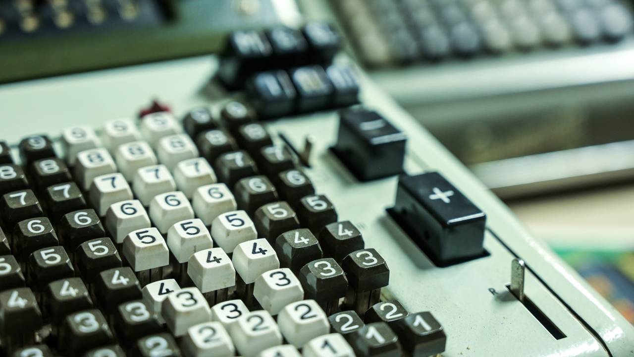 Tastatur der Rechenmaschine Cellatron R44SM.