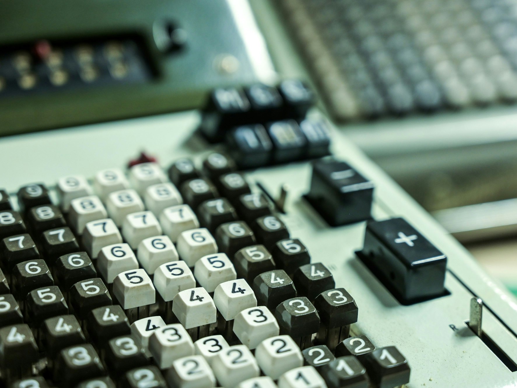 Tastatur der Rechenmaschine Cellatron R44SM.