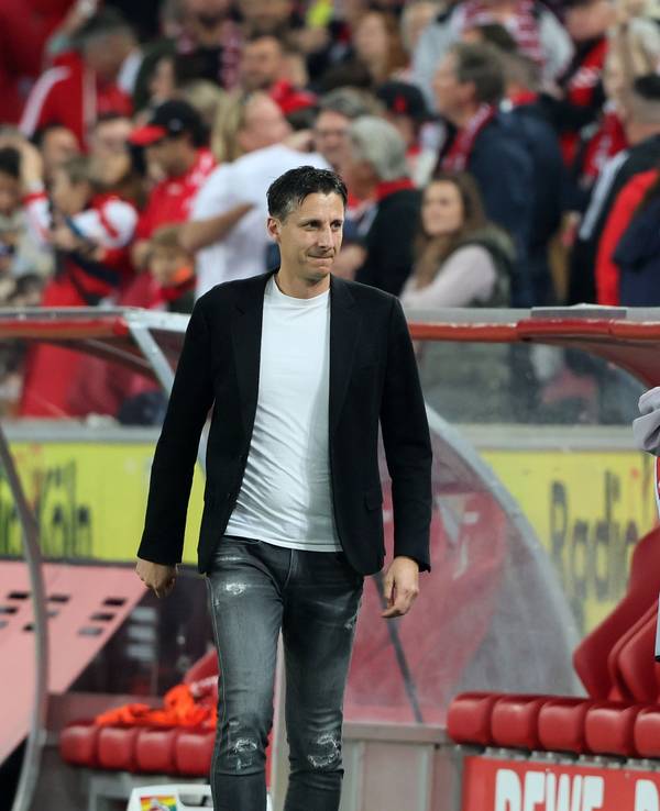 Christian Keller läuft beim Heimspiel des 1. FC Köln gegen die TSG Hoffenheim durchs Rhein-Energie-Stadion.