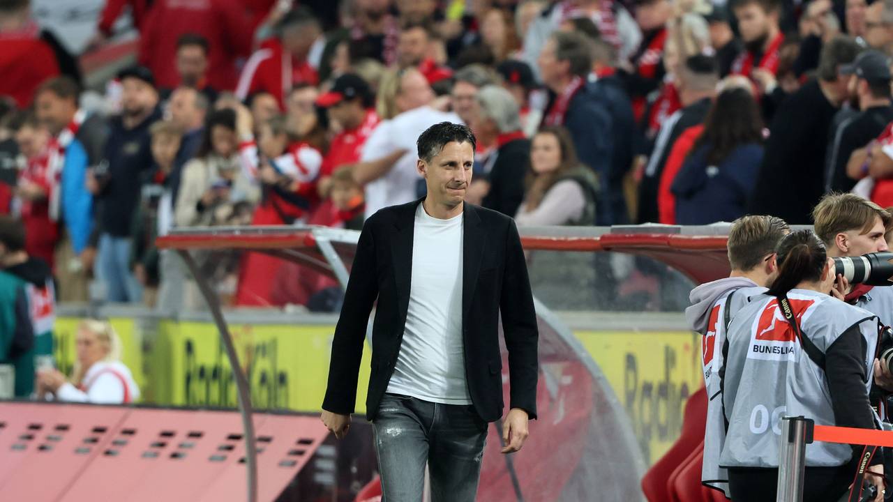 Christian Keller läuft beim Heimspiel des 1. FC Köln gegen die TSG Hoffenheim durchs Rhein-Energie-Stadion.