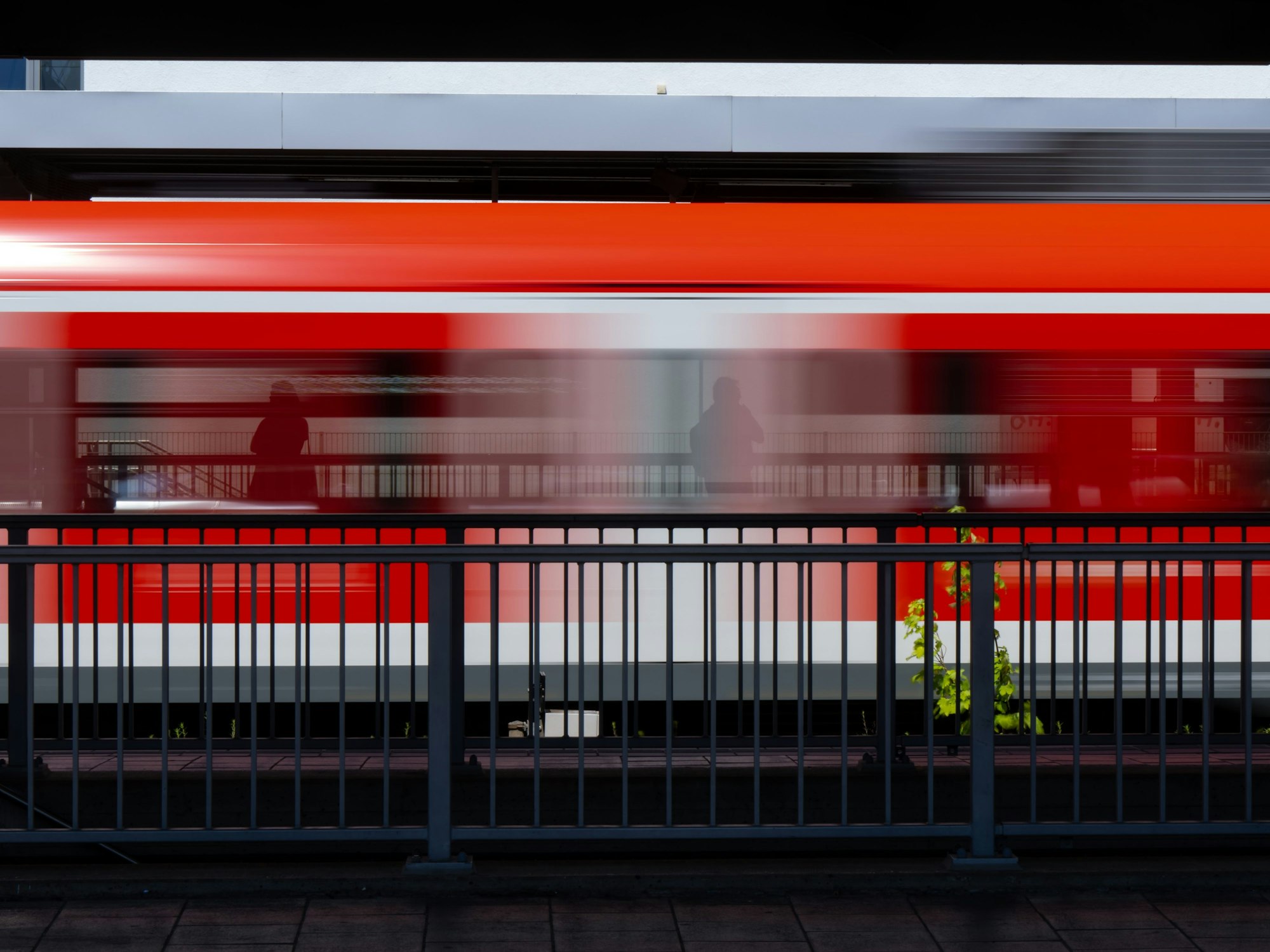 Mit dem 49-Euro-Ticket in Bus und Bahn durch ganz Deutschland, das wünschen sich viele Bürgerinnen und Bürger.