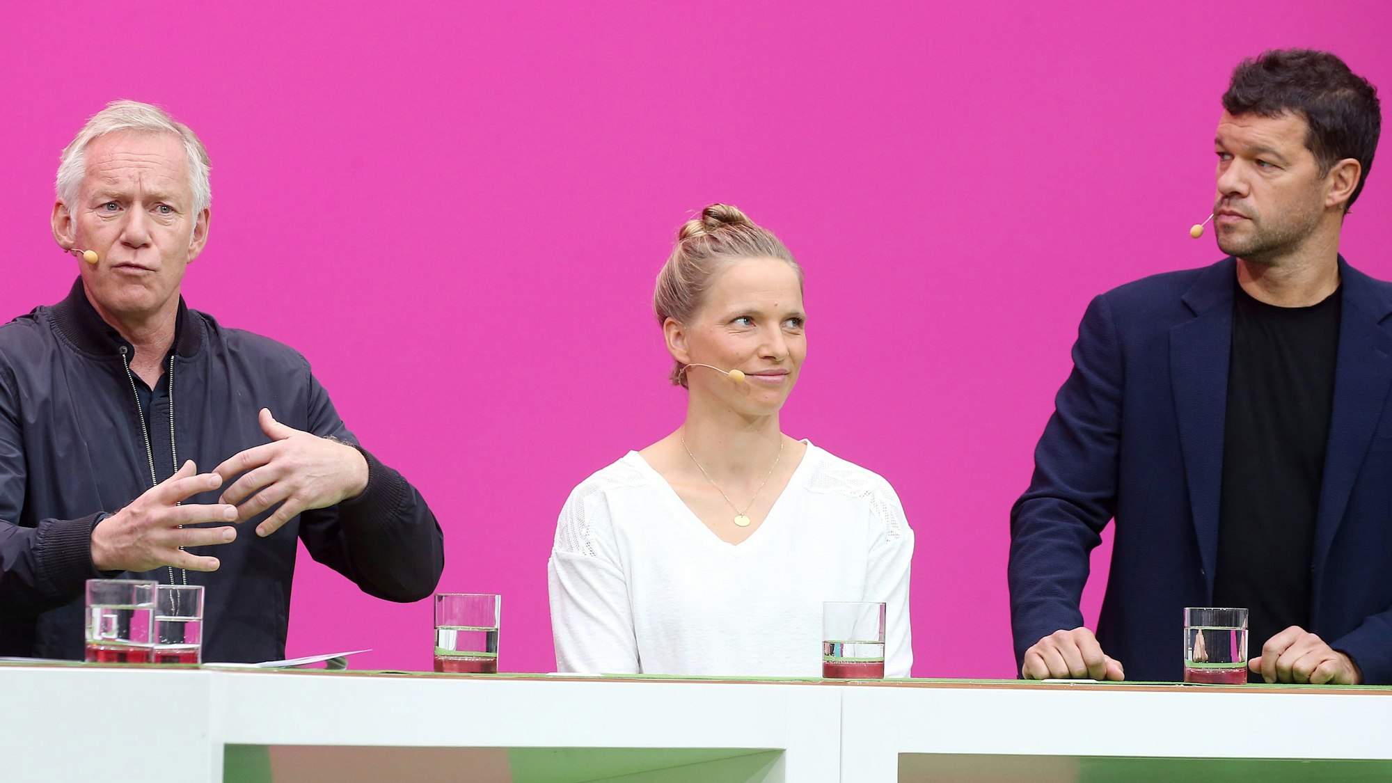 Johannes B. Kerner mit TV-Expertin Tabea Kemme und Ex-Nationalspieler Michael Ballack.