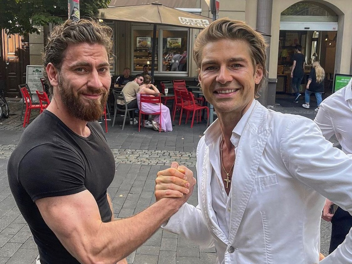 Das Foto zeigt Mois (l.) und Jeremy Fragrance.