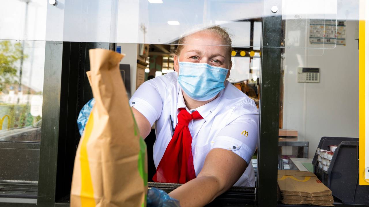 Als ein McDonald's-Kunde seine Burger-Bestellung öffnet, traut er seinen Augen kaum. Unser Symbolfoto zeigt eine Filiale in Großbritannien.