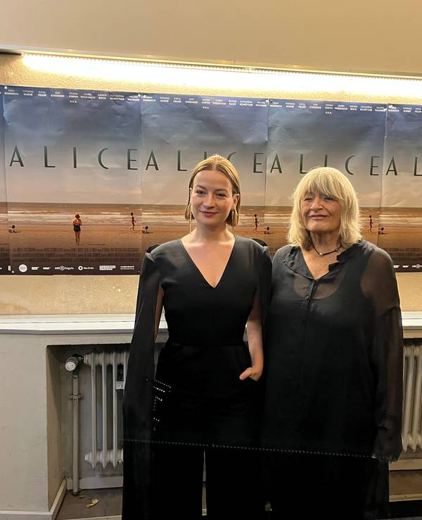 Alice Schwarzer und Nina Gummich im Odeon-Kino in Köln.