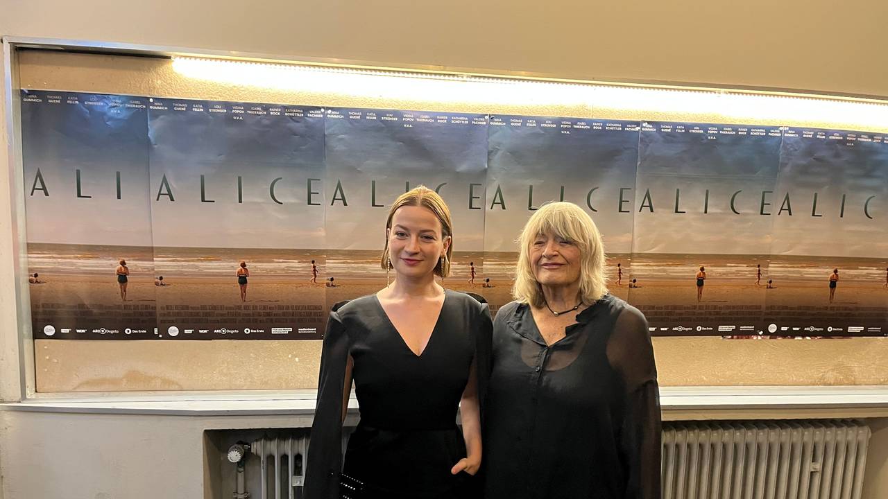 Alice Schwarzer und Nina Gummich im Odeon-Kino in Köln.