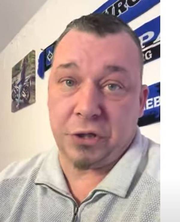 Der Feuerwehrmann Timo Sievert schimpft auf YouTube über eine Rechnung der Stadtwerke.