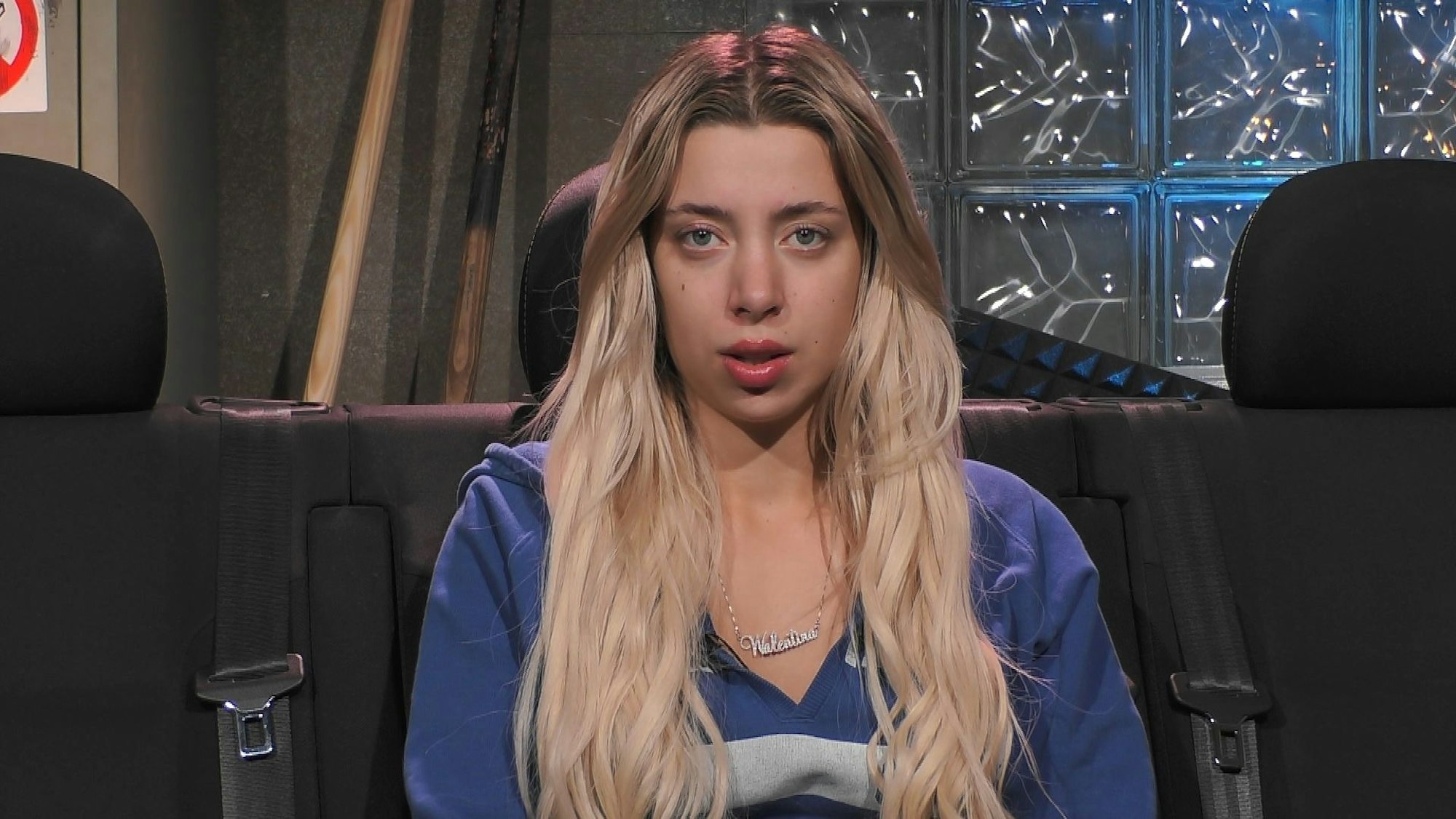 Walentina Doronina schaut in die Kamera.