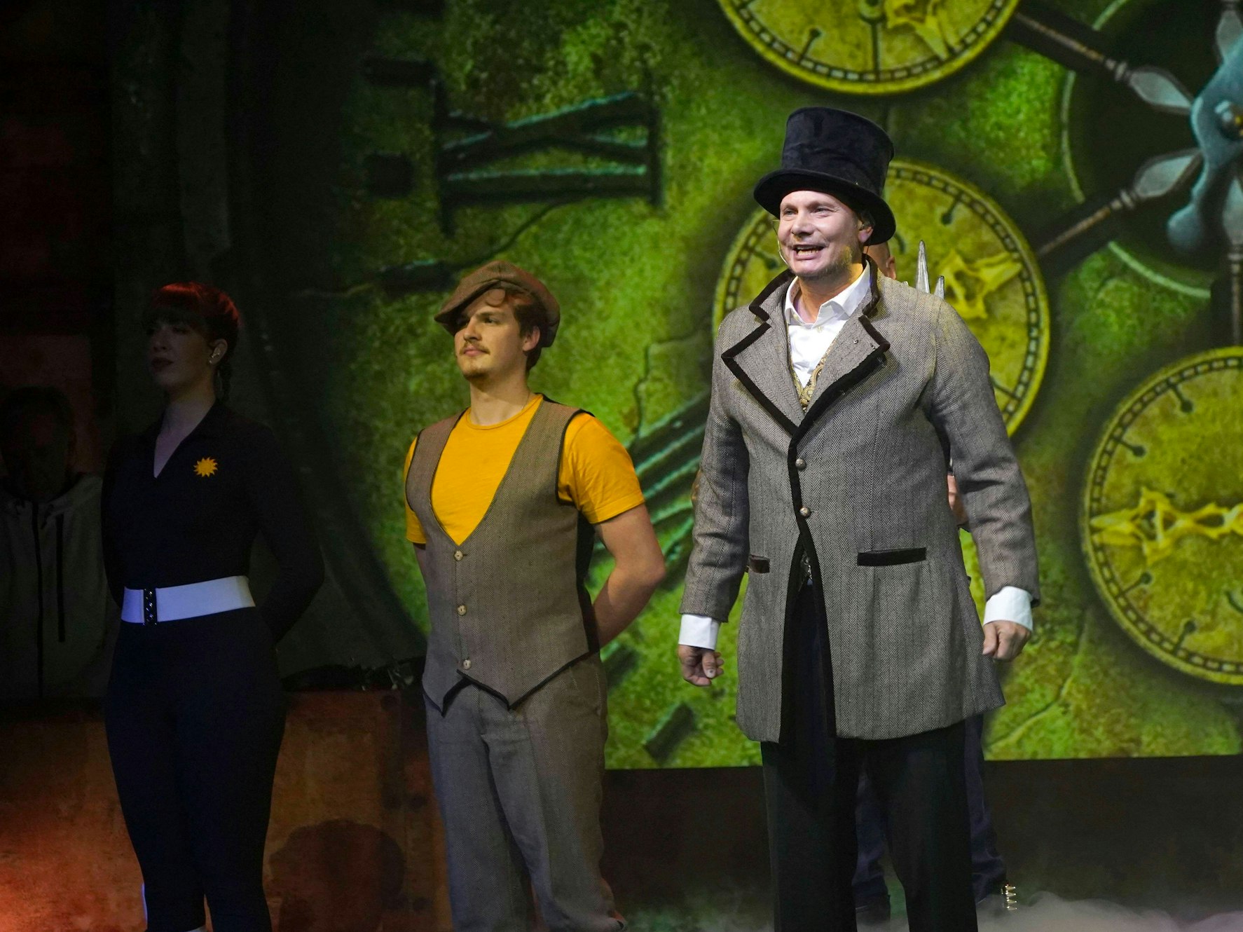 Katja Friedenberg, Lukas Dörr und Fabian Harloff in der Musicalaufführung „20.000 Meilen unter dem Meer“.