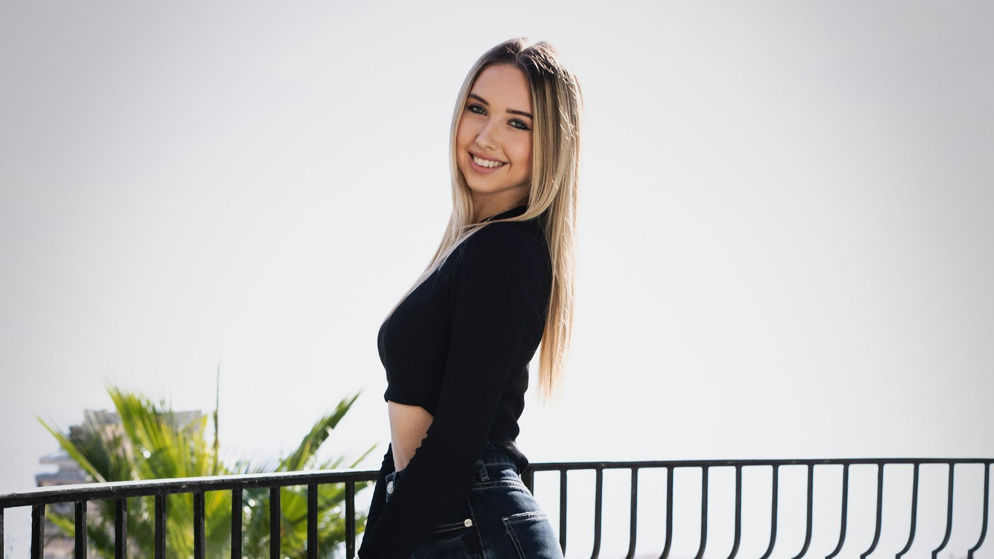 Shania Geiss, hier bei einem Fototermin für „Die Geissens – Eine schrecklich glamouröse Familie!“, heizte ihren Fans auf Instagram ein.