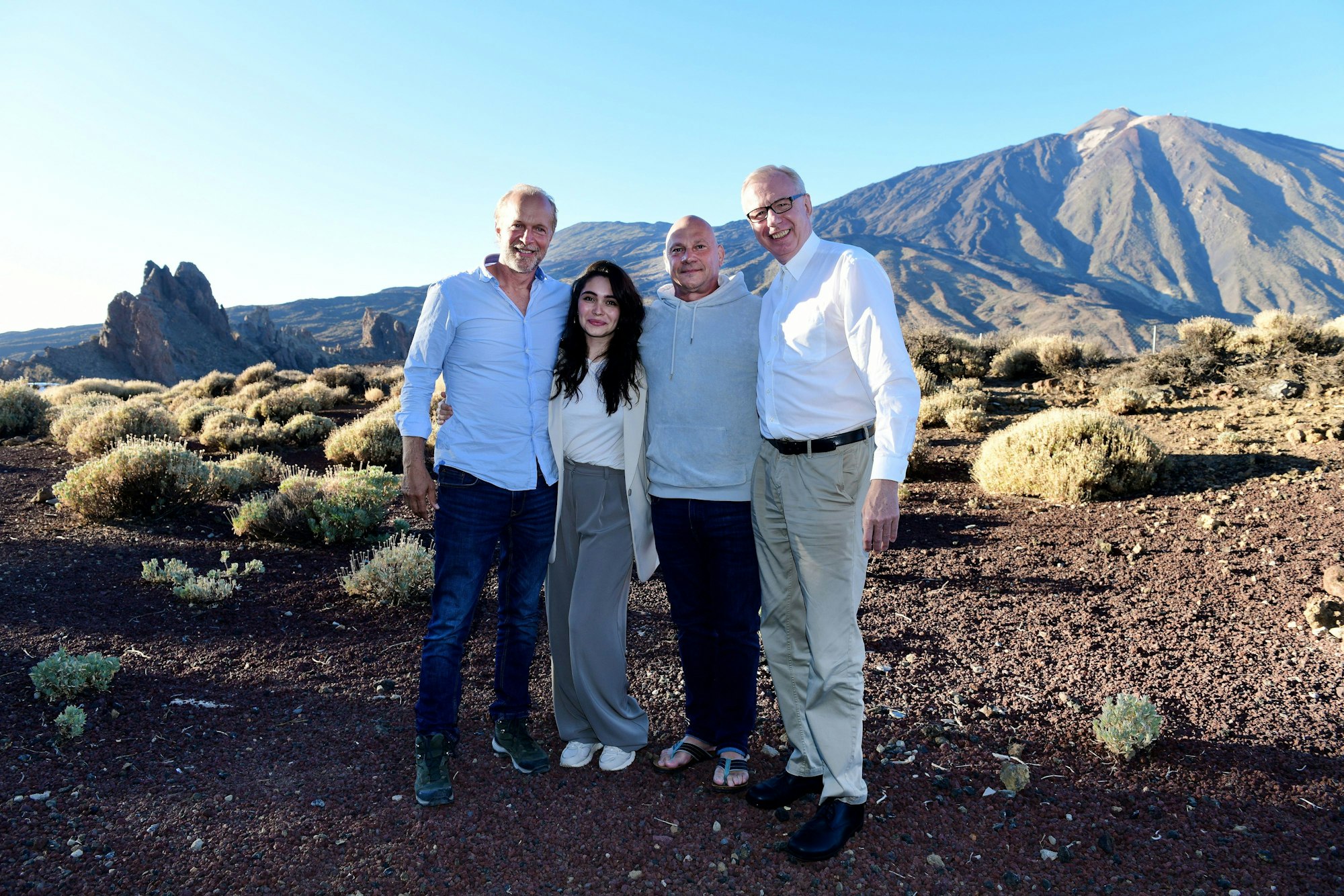 Der Schauspieler Jochen Horst (l-r), die Schauspielerin Tamara Romera, der Produzent Guido Reinhardt und Schauspieler Ludger Pistor stehen bei einem Fototermin beisammen. Das Team drehte eine neue Folge der Fernsehserie "Balko".