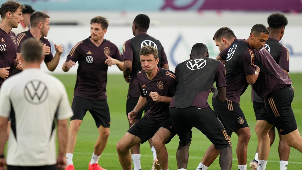 Thomas Müller und seine Teamkollegen im Training.