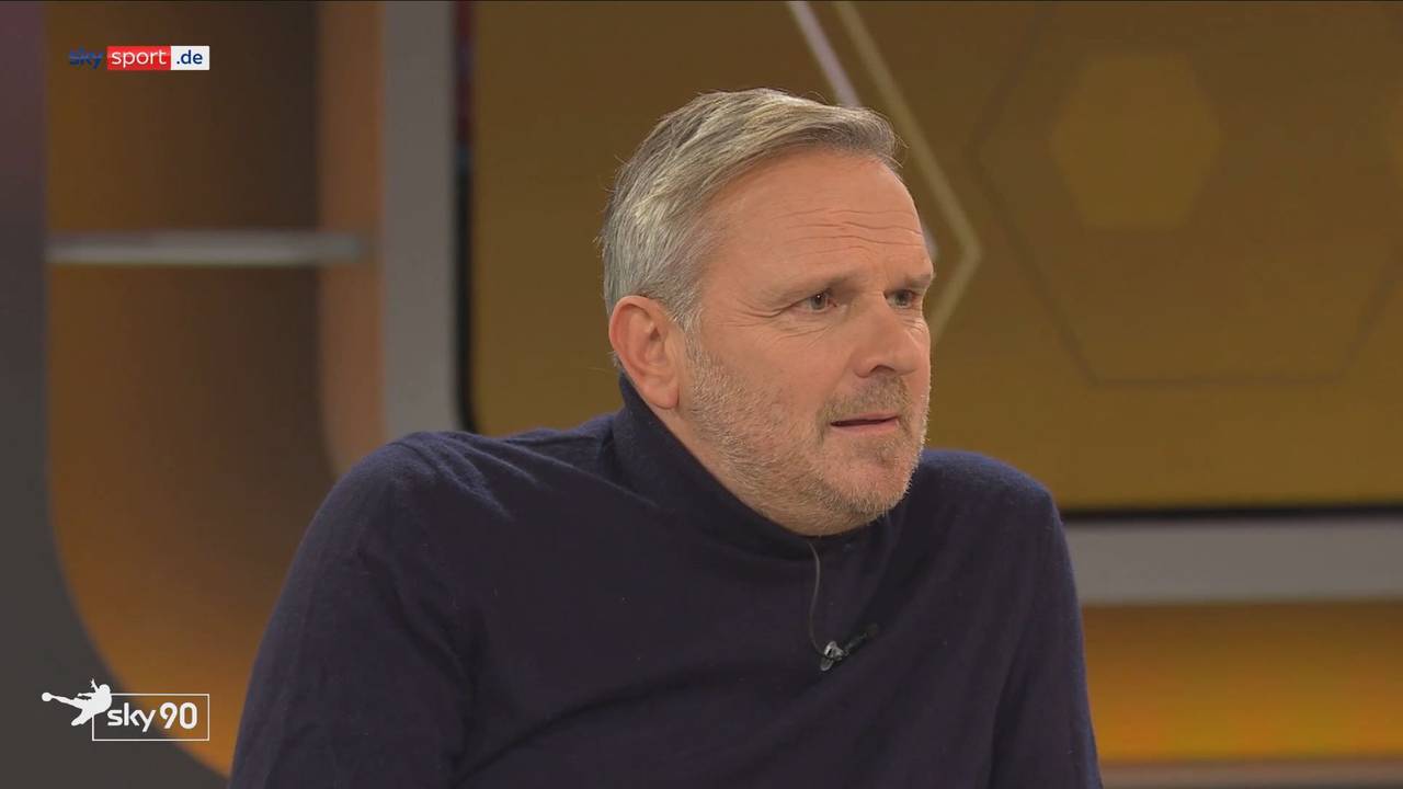 Dietmar Hamann sitzt bei dem Fußball-Talk Sky90. Hamann hat nach dem misslungenen WM-Auftakt der deutschen Nationalmannschaft scharfe Kritik geäußert.