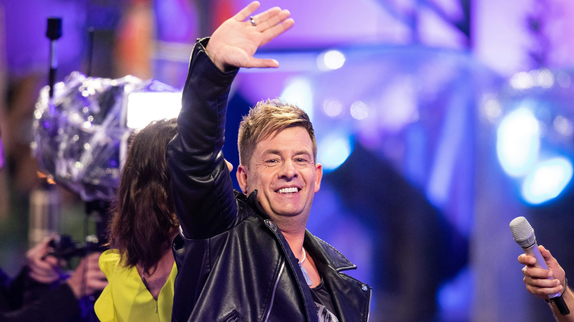 Sänger Almklausi , hier beim "Promi Big Brother" - Auftakt zur Sat.1-Show 2019, ist wieder single.