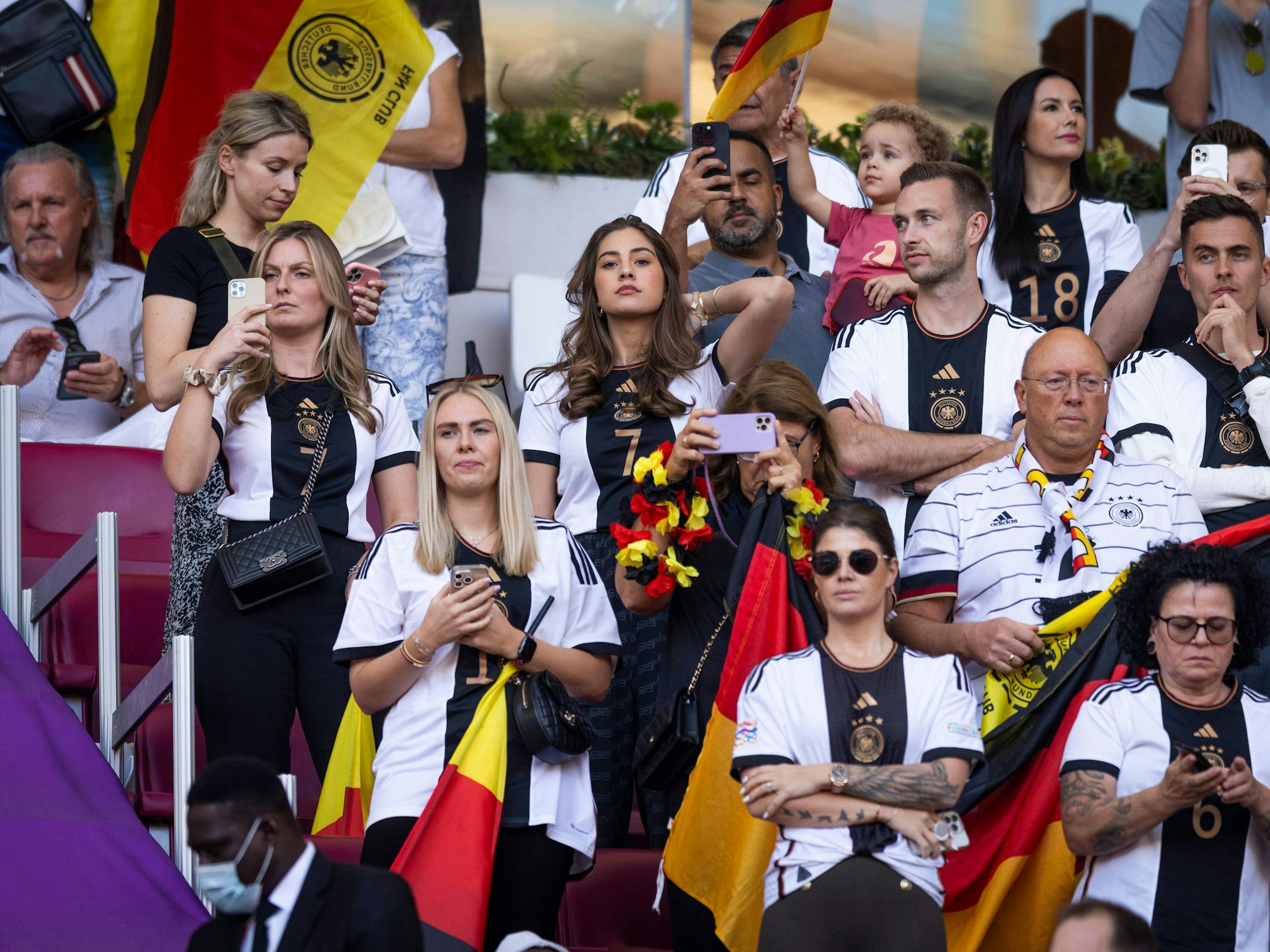 Freundinnen und Familien der Spieler beim WM-Spiel gegen Japan.