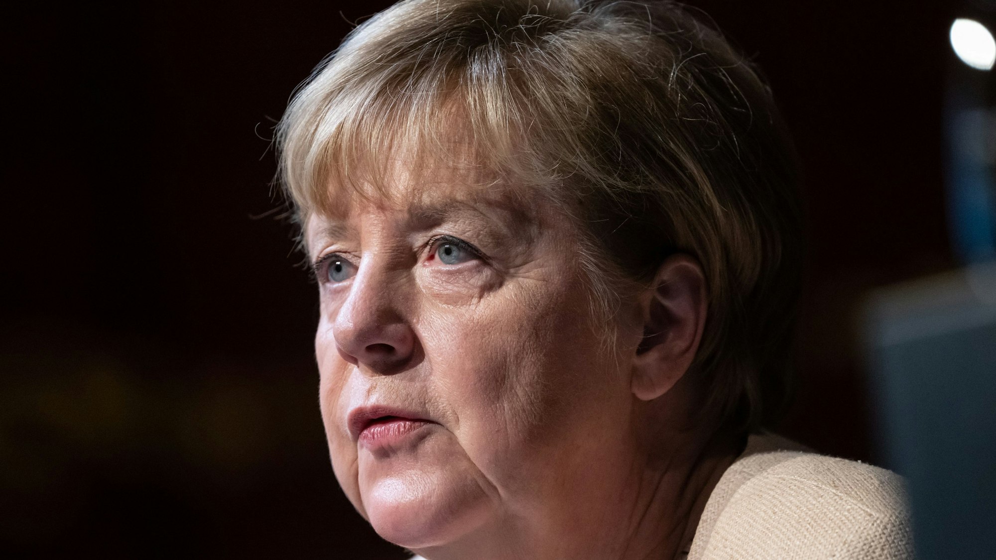 Angela Merkel (CDU, frühere Bundeskanzlerin, nimmt an einem Festakt zum 77-jährigen Bestehen der Süddeutschen Zeitung im Gärtnerplatztheater teil.