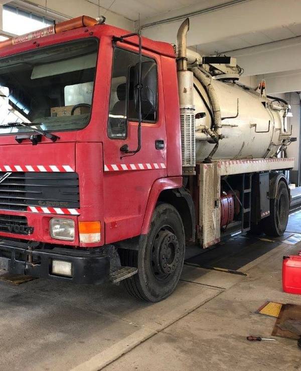 Die Polizei zog diesen maroden Lkw aus dem Verkehr.