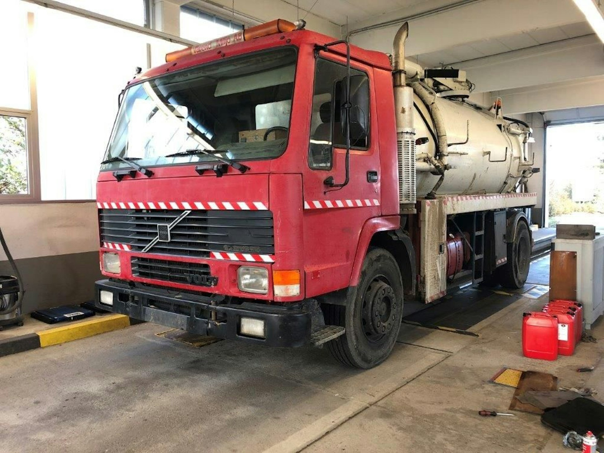 Die Polizei zog diesen maroden Lkw aus dem Verkehr.