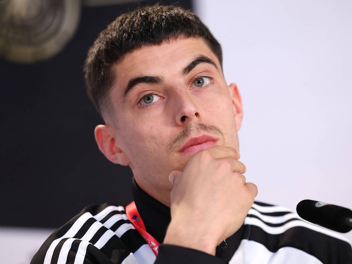 Kai Havertz gibt eine Pressekonferenz in Katar.