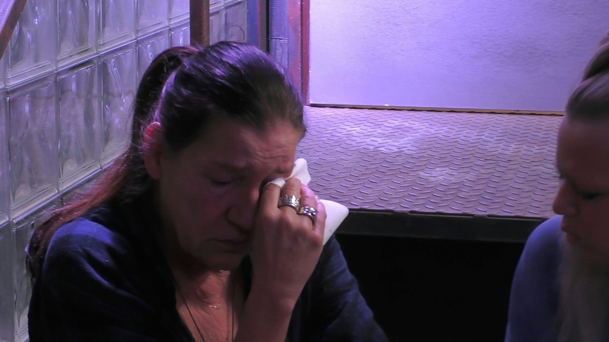 Katy Karrenbauer weint.