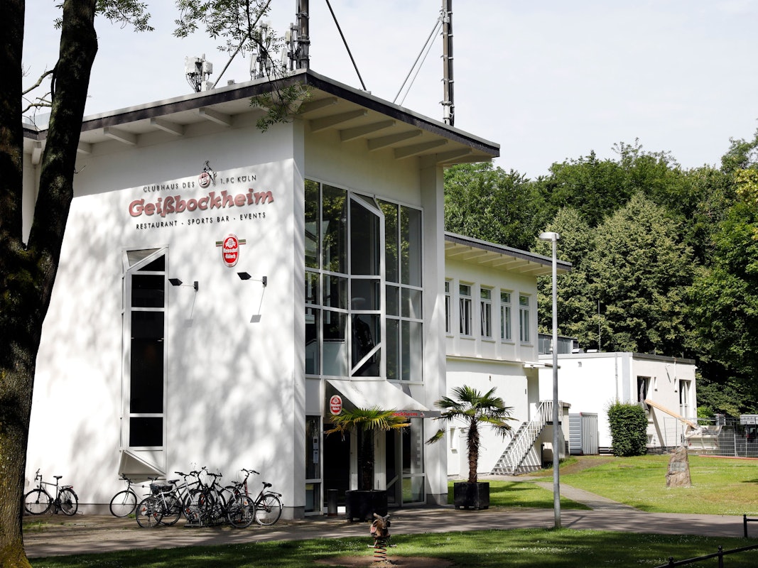 Das Kölner Geißbockheim von außen.