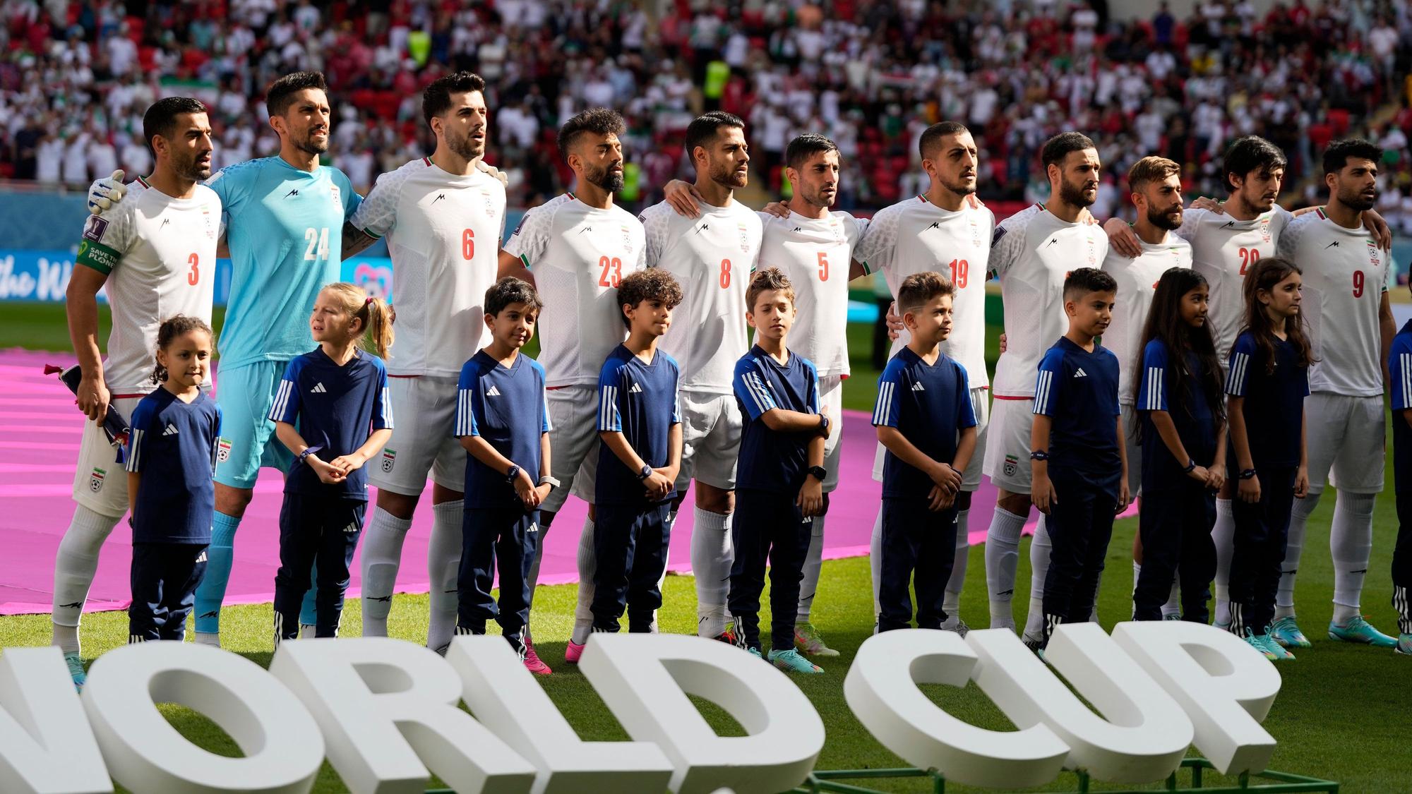 Die iranische Nationalmannschaft vor Anpfiff bei der Partie gegen Wales.