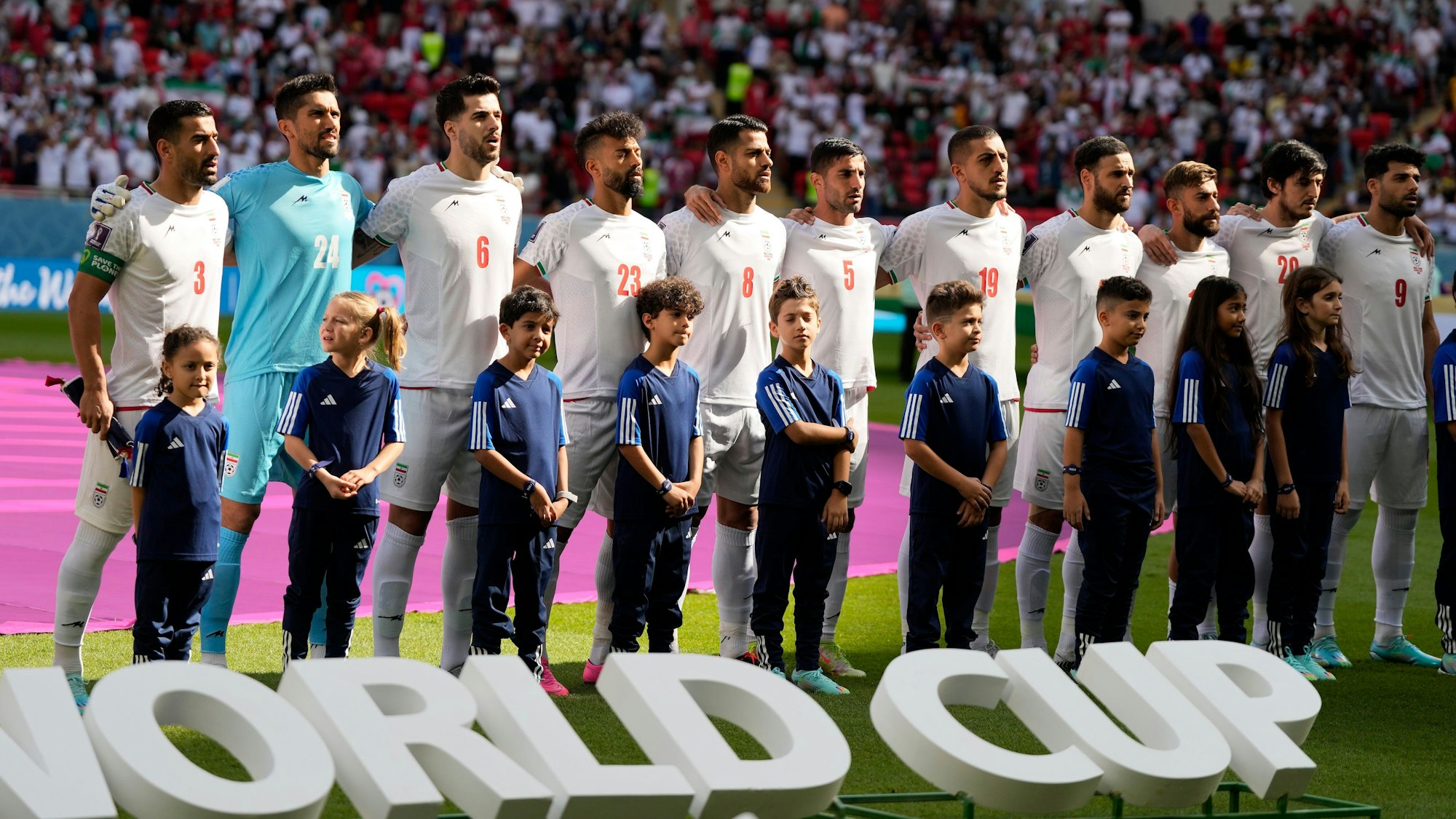 Die iranische Nationalmannschaft vor Anpfiff bei der Partie gegen Wales.