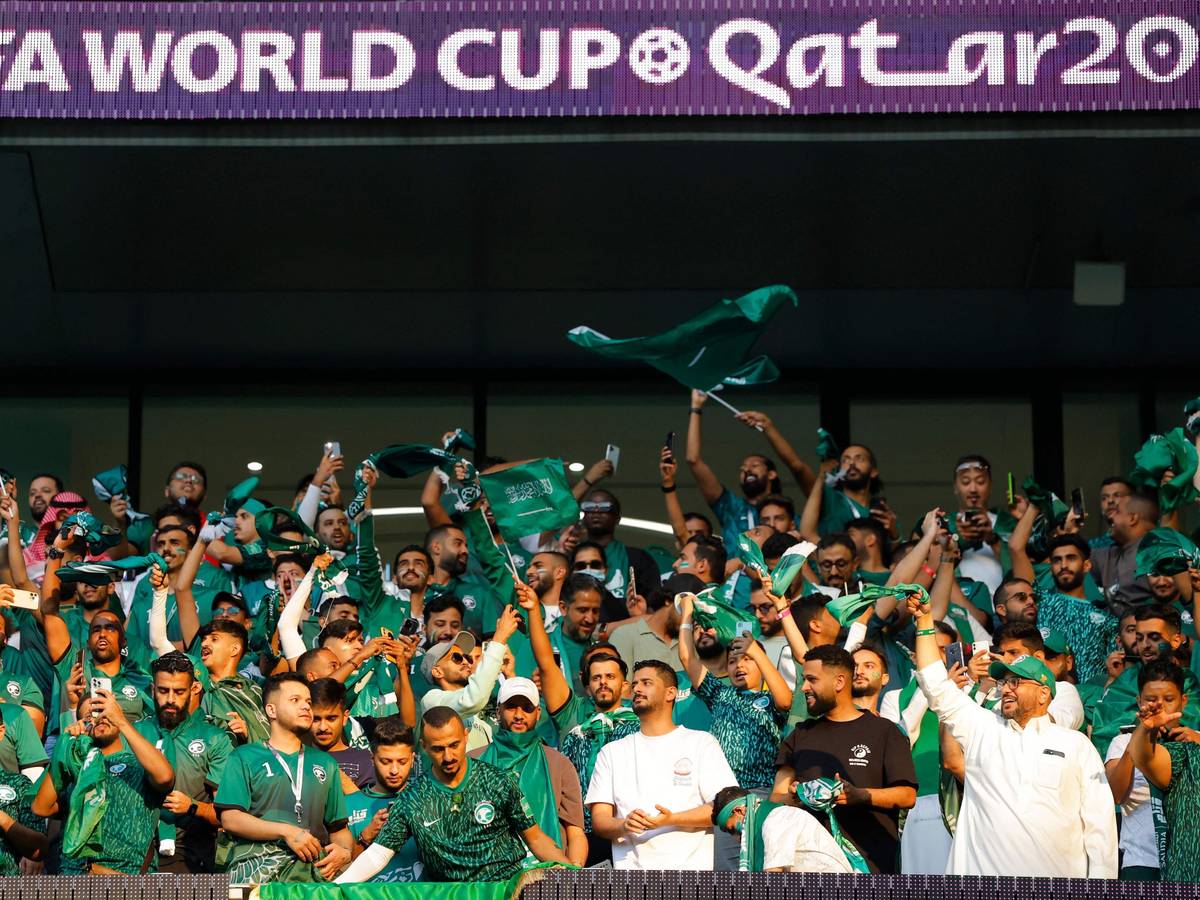 Ein Blick in den Fan-Block Saudi-Arabiens beim WM-Spiel gegen Polen.