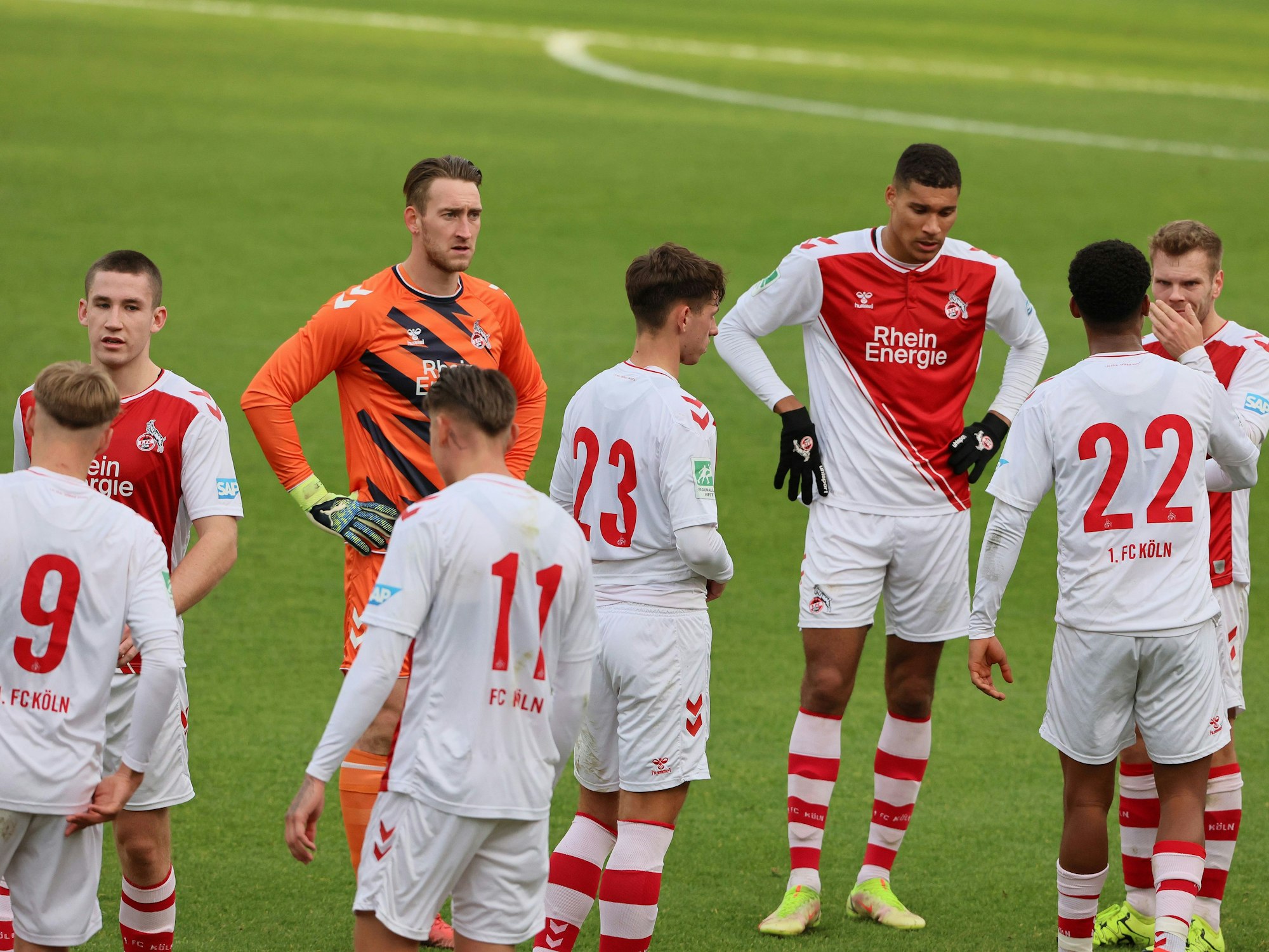 Die U21 des 1. FC Köln nach dem Spiel gegen den SV Rödinghausen.