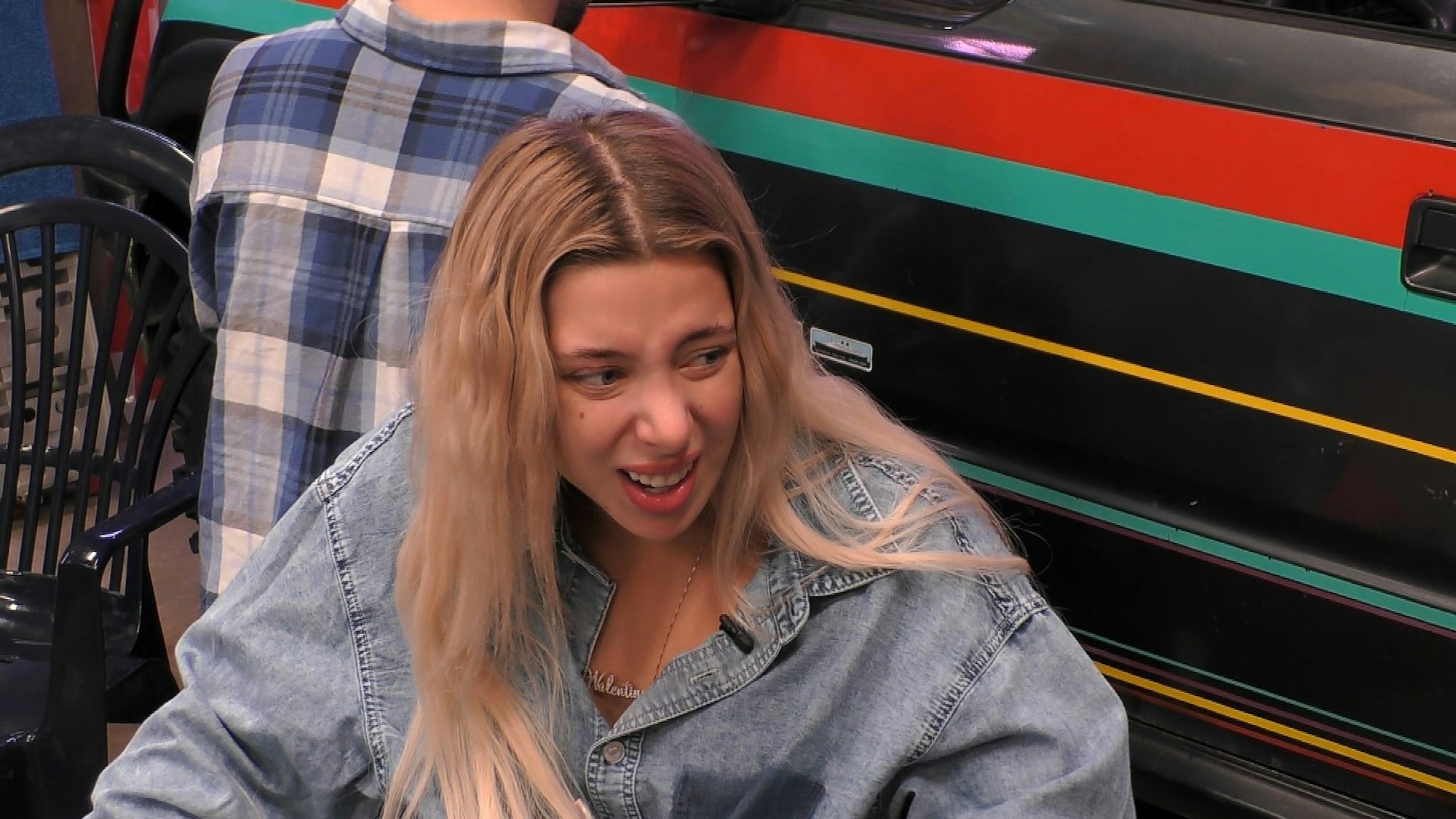 Walentina im Gespräch im Catrin: Sie ist sauer auf ihre Freundin Jennifer.