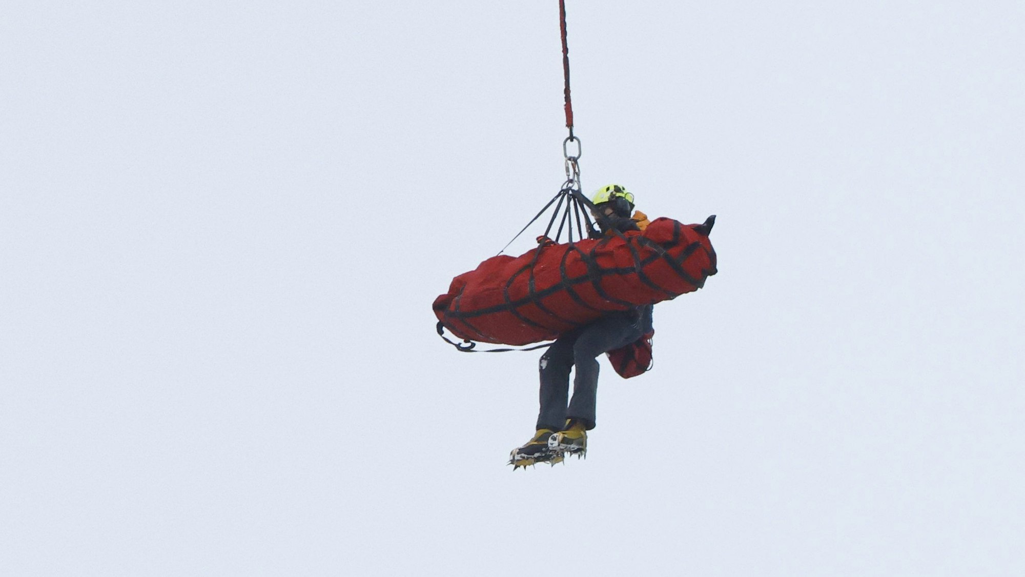 Der Schweizer Mauro Caviezel wird nach seinem schweren Sturz