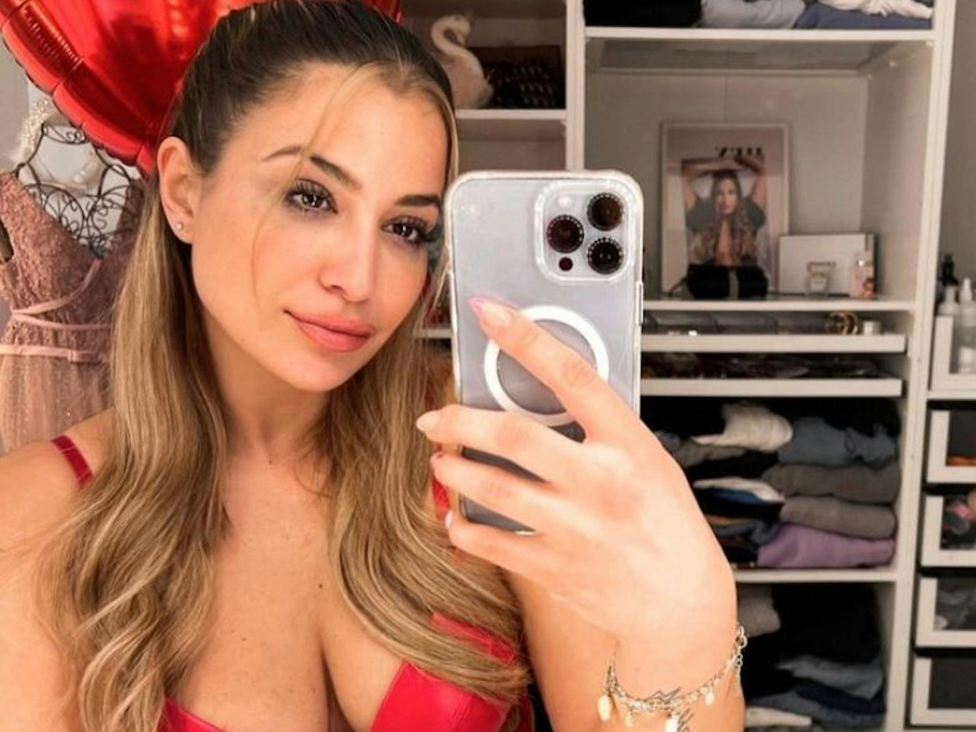 Das Selfie zeigt die Reality-Darstellerin Jenefer Rili. Jenefer Rili hat das Foto am 14. Februar 2022 bei Instagram veröffentlicht. Quelle: Instagram / jenefer_riili