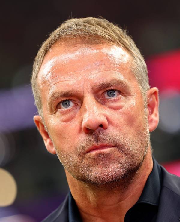 Deutschlands Trainer Hans-Dieter Flick vor dem Anstoß.