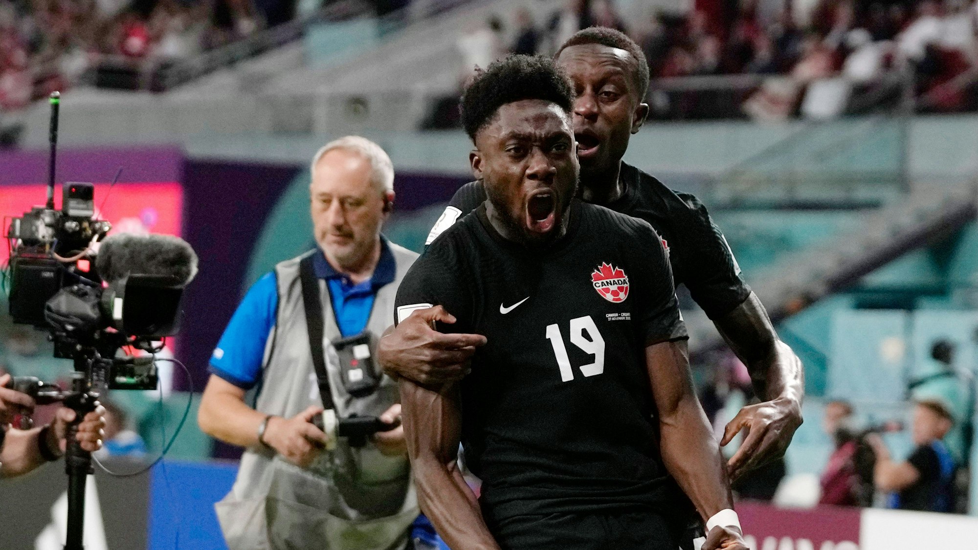 Kanadas Alphonso Davies jubelt nach seinem Tor bei der WM in Katar gegen Kroatien.