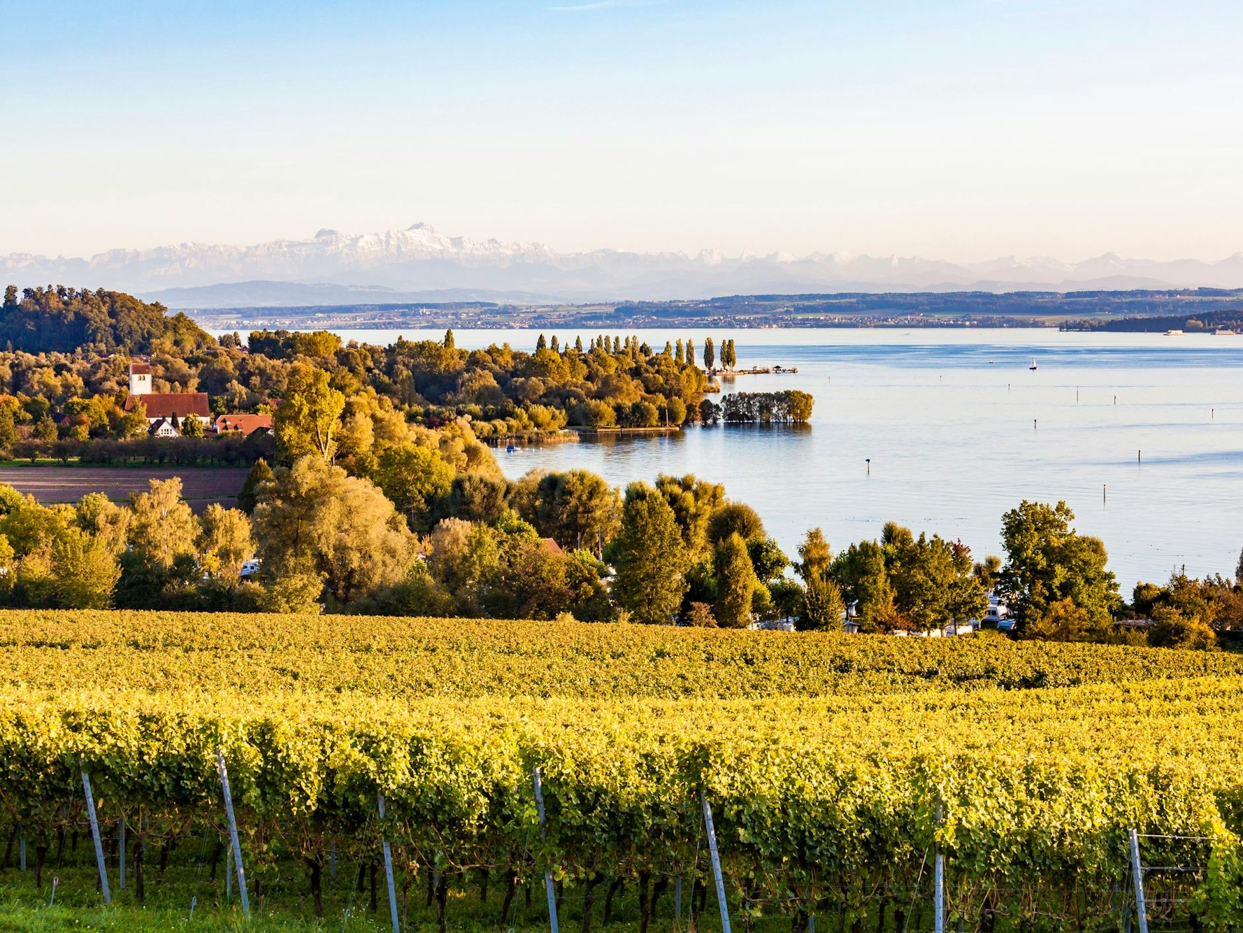 Der Bodensee begeistert mit seinem atemberaubenden Panorama.