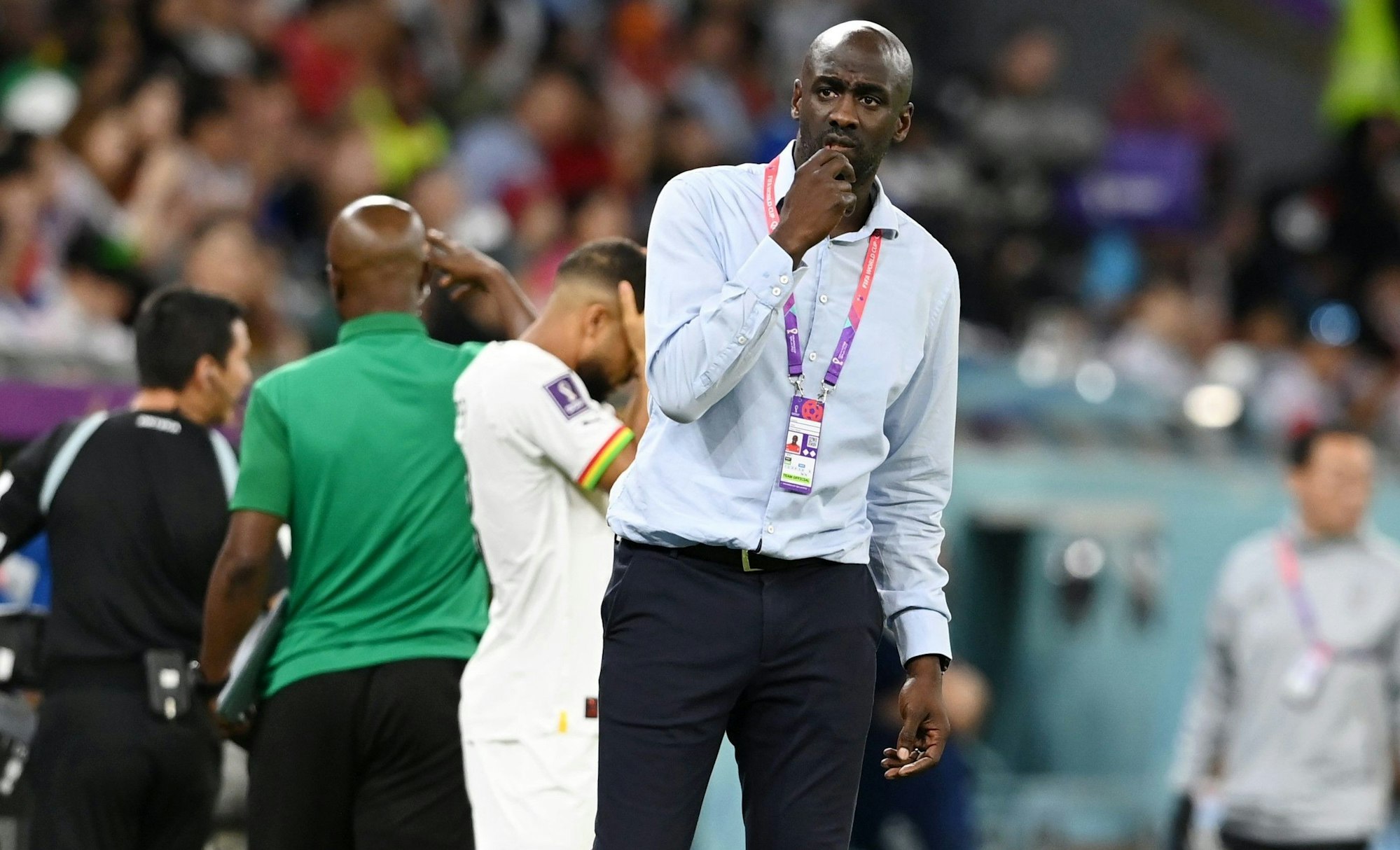 Otto Addo beim Ghana-Sieg gegen Südkorea am Spielfeldrand.
