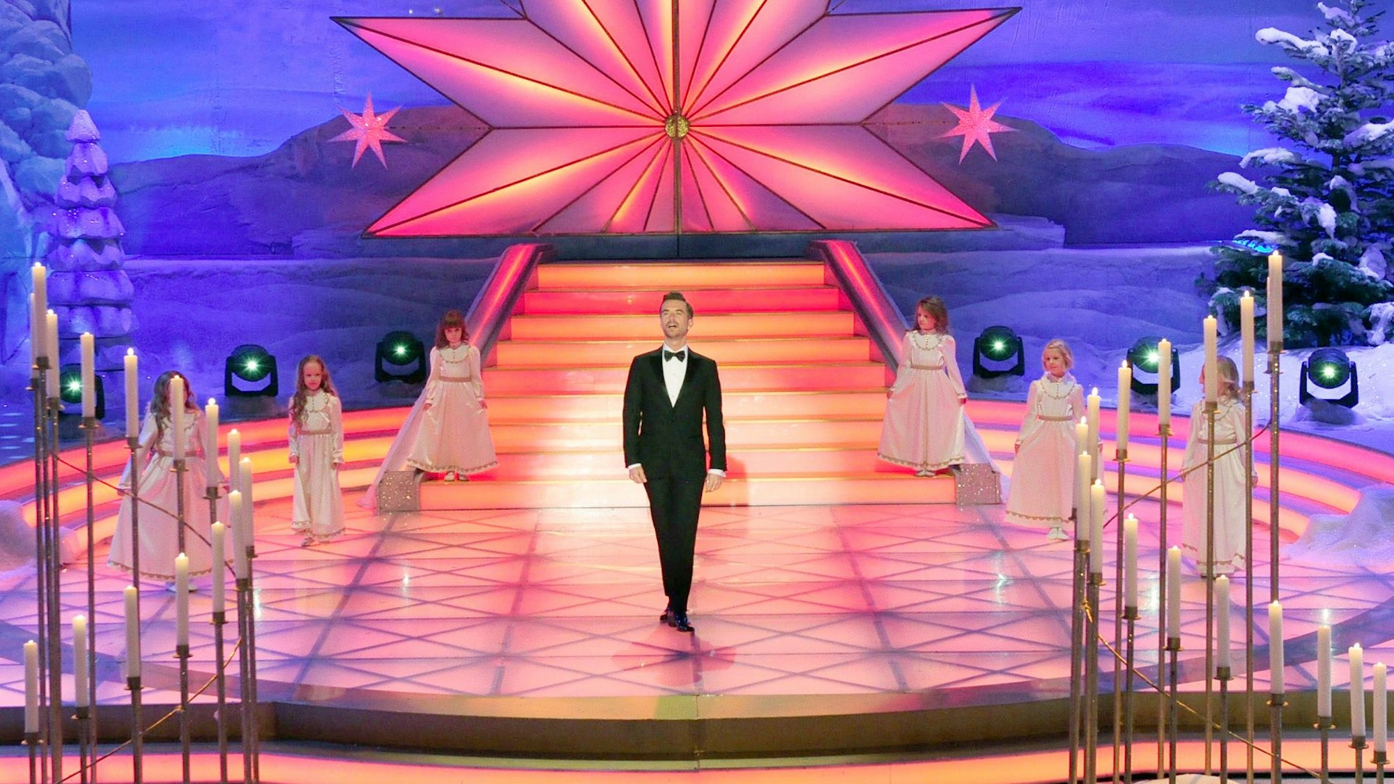 Das „Adventsfest der 100.000 Lichter“, moderiert von Florian Silbereisen, wird am 2. Dezember in der ARD ausgestrahlt.