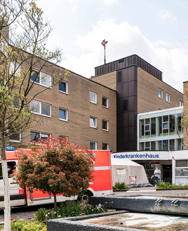 29.04.2021, Köln:
Das Kinderkrankenhaus mit dem Ronald McDonald Haus, auf der Amsterdamer Straße im Kölner Stadtteil Riehl.
Donnerstag 29. April 2021
Aufgenommen am: 29.04.2021
Foto: Alexander Roll (Staff)