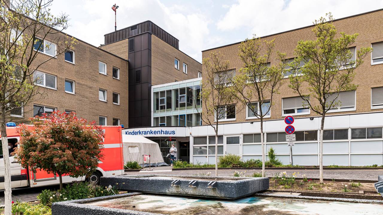 29.04.2021, Köln:
Das Kinderkrankenhaus mit dem Ronald McDonald Haus, auf der Amsterdamer Straße im Kölner Stadtteil Riehl.
Donnerstag 29. April 2021
Aufgenommen am: 29.04.2021
Foto: Alexander Roll (Staff)