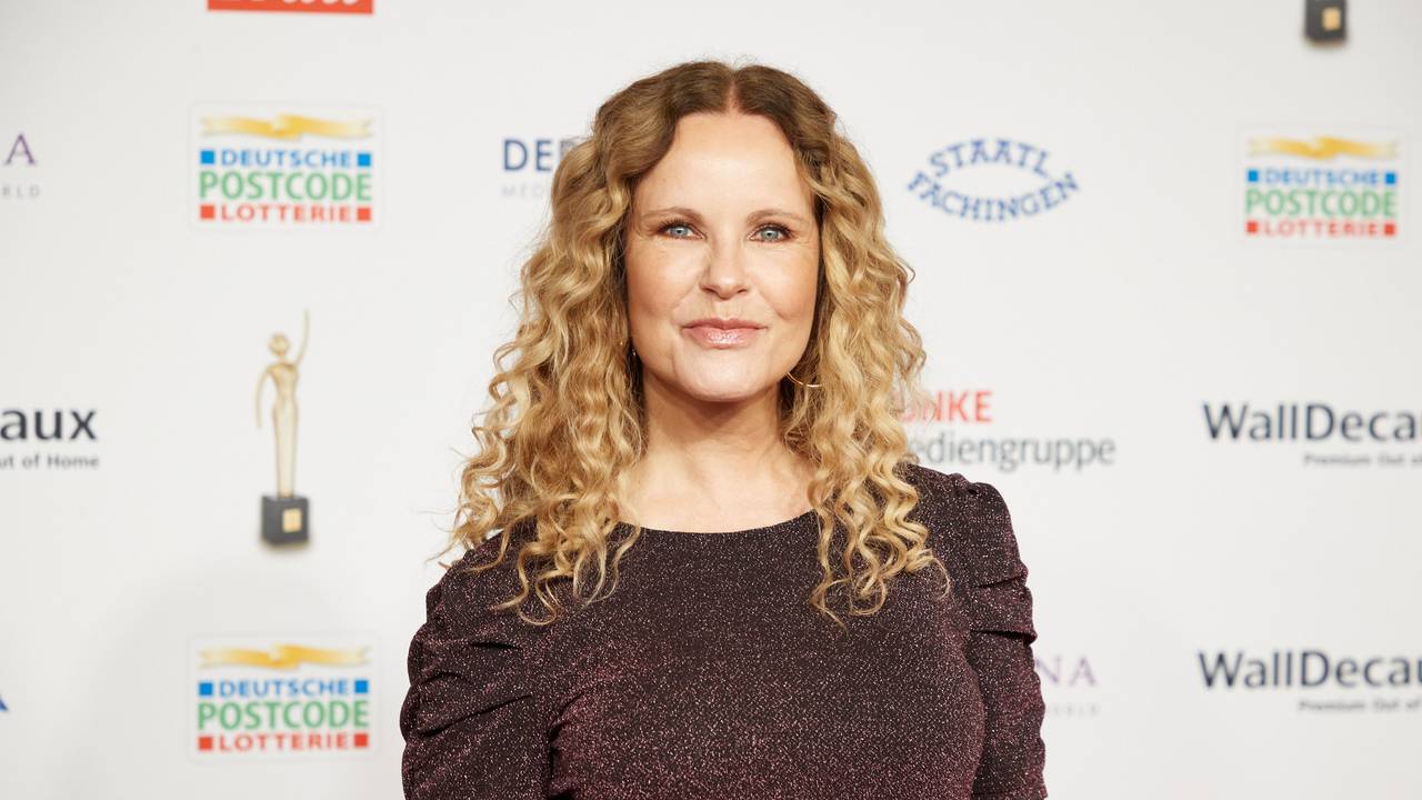 Katja Burkard kommt zur Verleihung der "Goldenen Bild der Frau" in das Stage Theater Neue Flora.