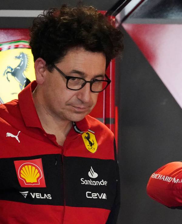 Mattia Binotto und Charles Leclerc sprechen über Ferrari.