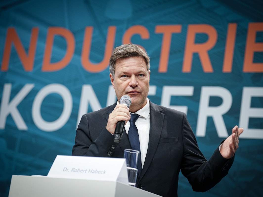 Robert Habeck (Bündnis 90/Die Grünen), Bundesminister für Wirtschaft und Klimaschutz, gibt eine Pressekonferenz zu Beginn der Industriekonferenz 2022 des Bundeswirtschaftsministeriums.