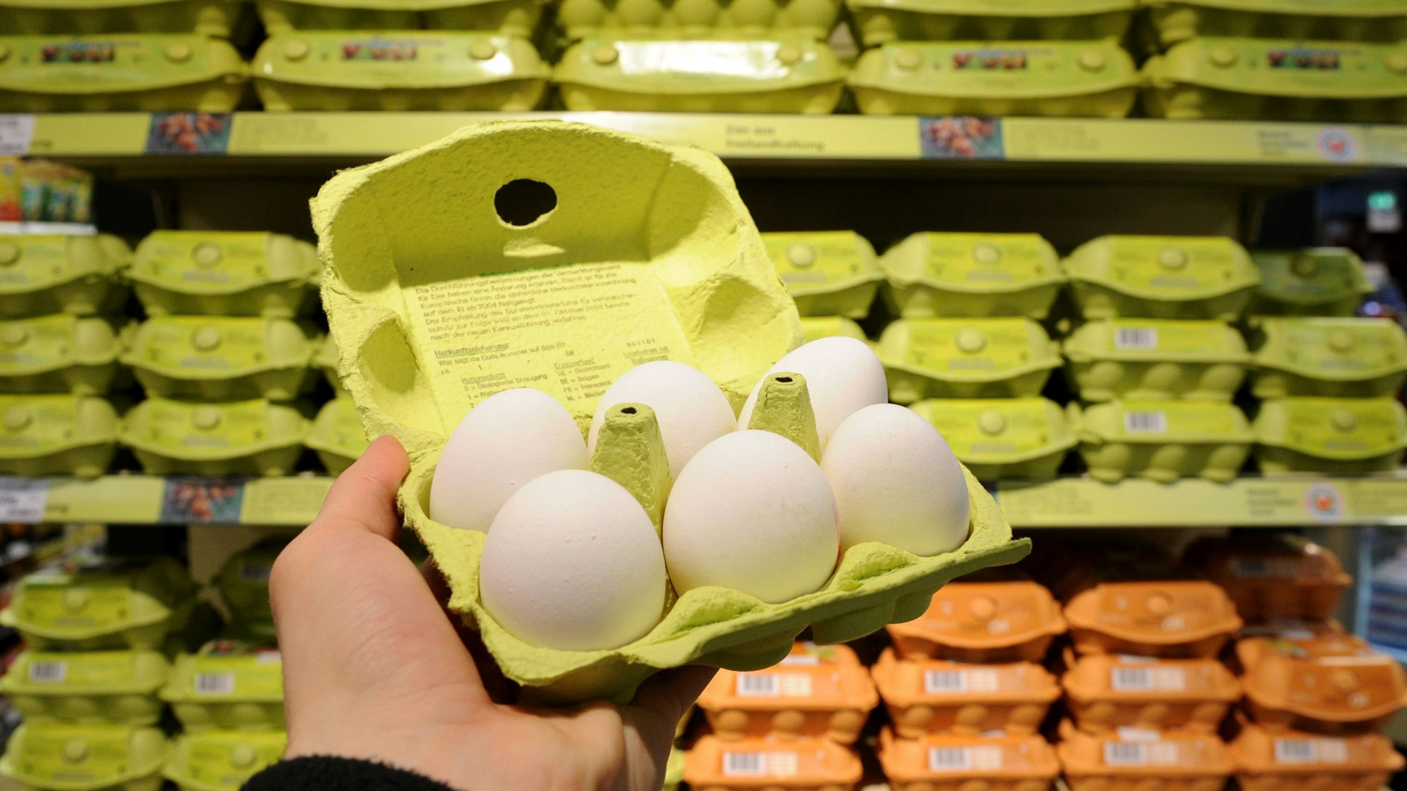 Eine Eier-Packung, aufgenommen im Januar 2011 in einem Supermarkt in Mülheim (Ruhr).